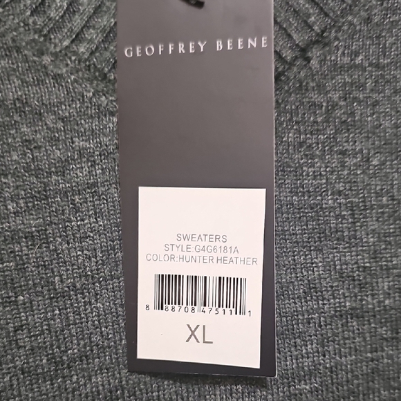 Geoffrey Beene Men's V-Neck Hunter Green Sweater - Picture 2 of 3